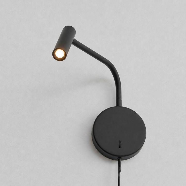 Minimalist Disc Plug-in Wall Sconce - Vakkerlight