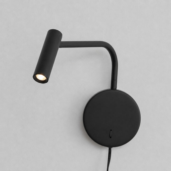 Minimalist Disc Plug-in Wall Sconce - Vakkerlight