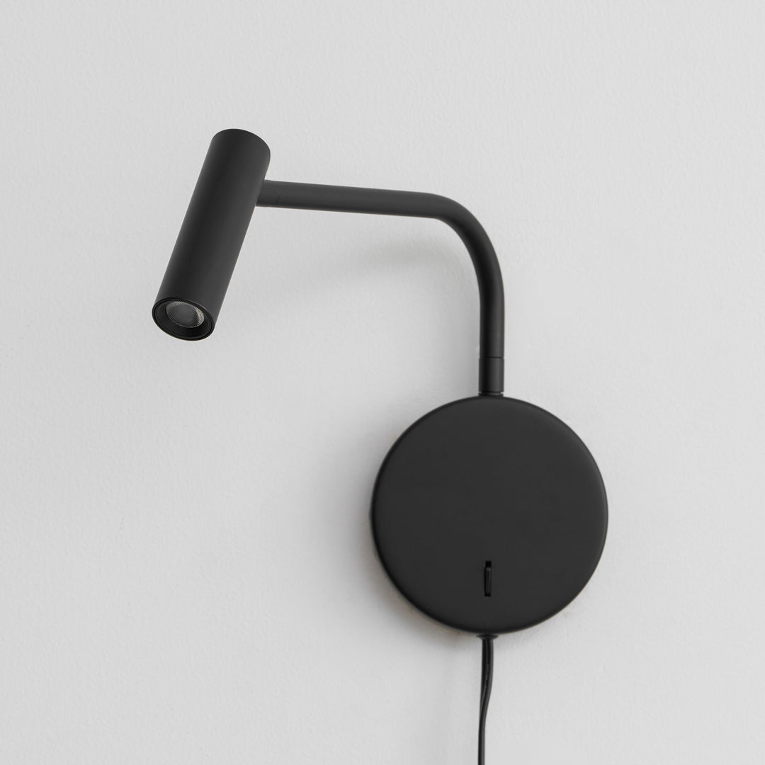 Minimalist Disc Plug-in Wall Sconce - Vakkerlight
