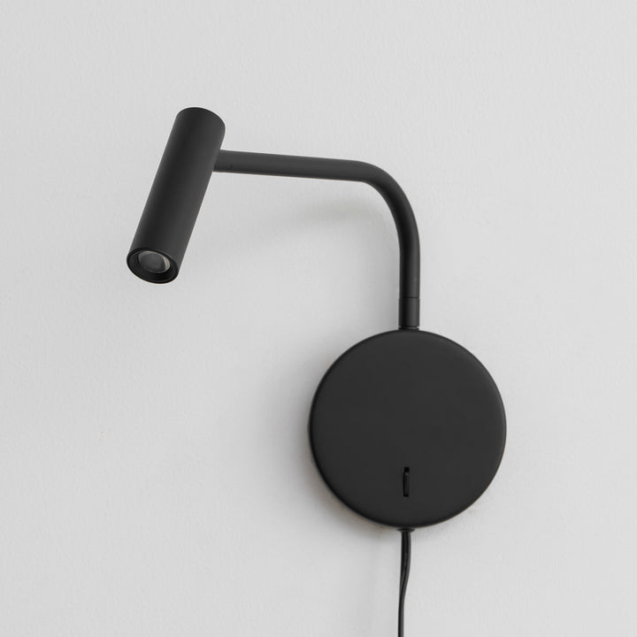 Minimalist Disc Plug-in Wall Sconce - Vakkerlight