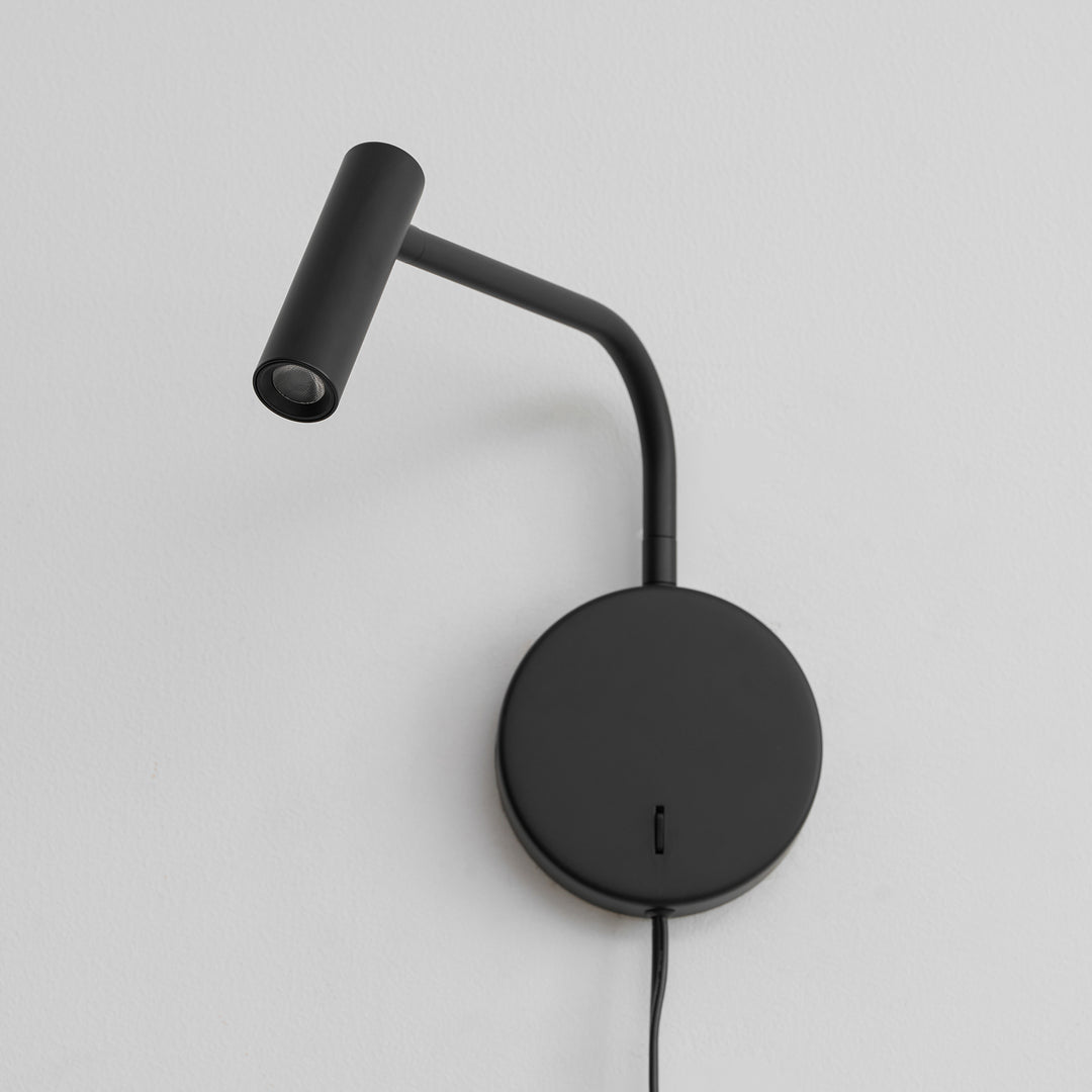 Minimalist Disc Plug-in Wall Sconce - Vakkerlight