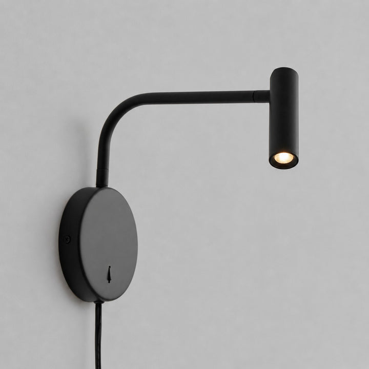 Minimalist Disc Plug-in Wall Sconce - Vakkerlight