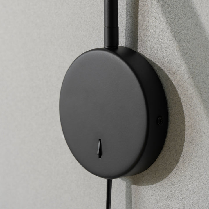 Minimalist Disc Plug-in Wall Sconce - Vakkerlight