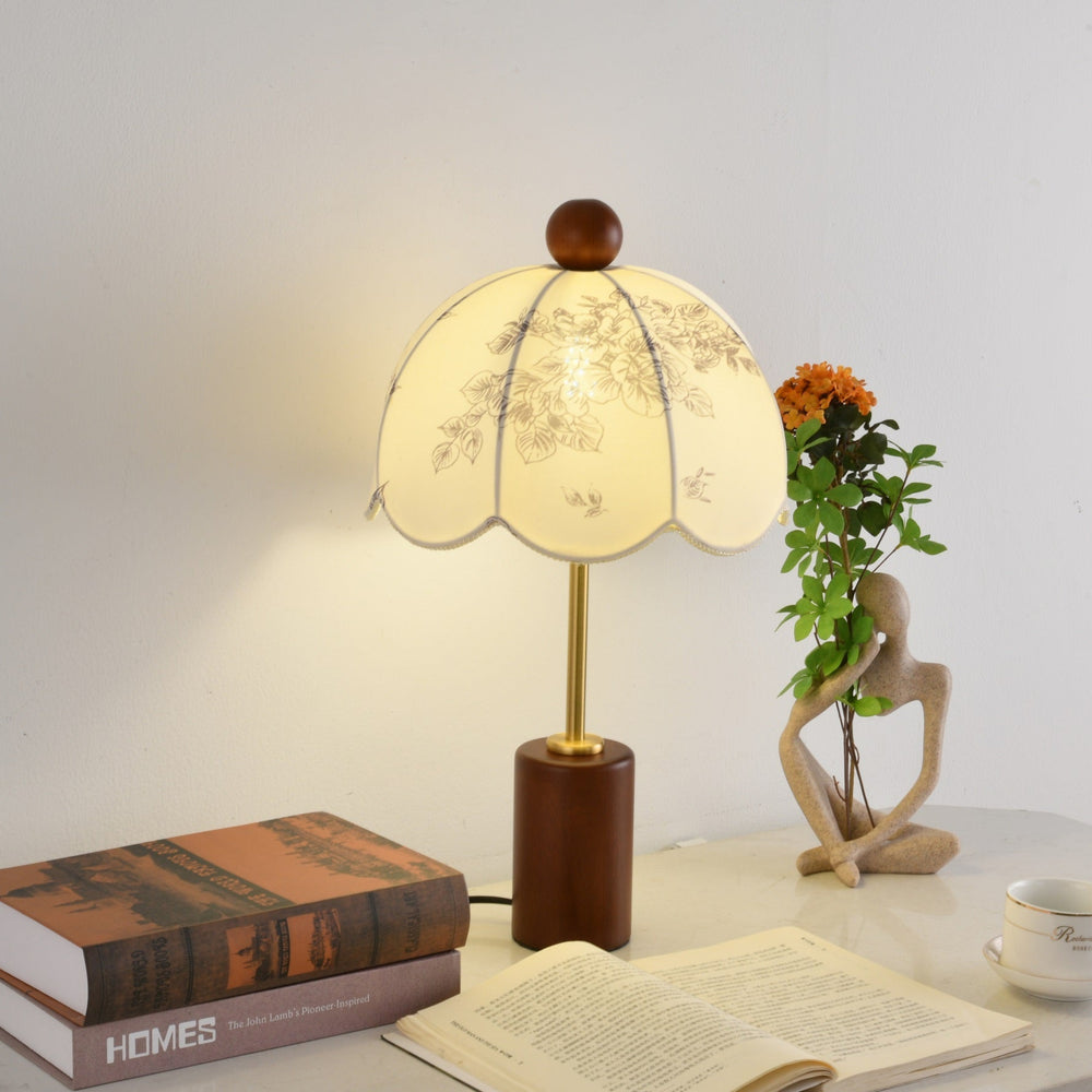 Roselle Vintage Table Lamp - Vakkerlight