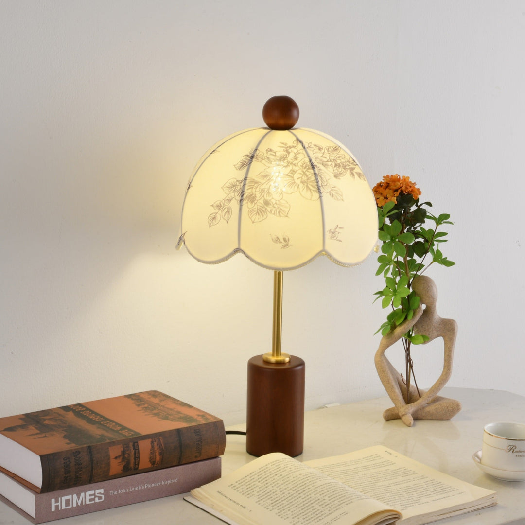 Roselle Vintage Table Lamp - Vakkerlight