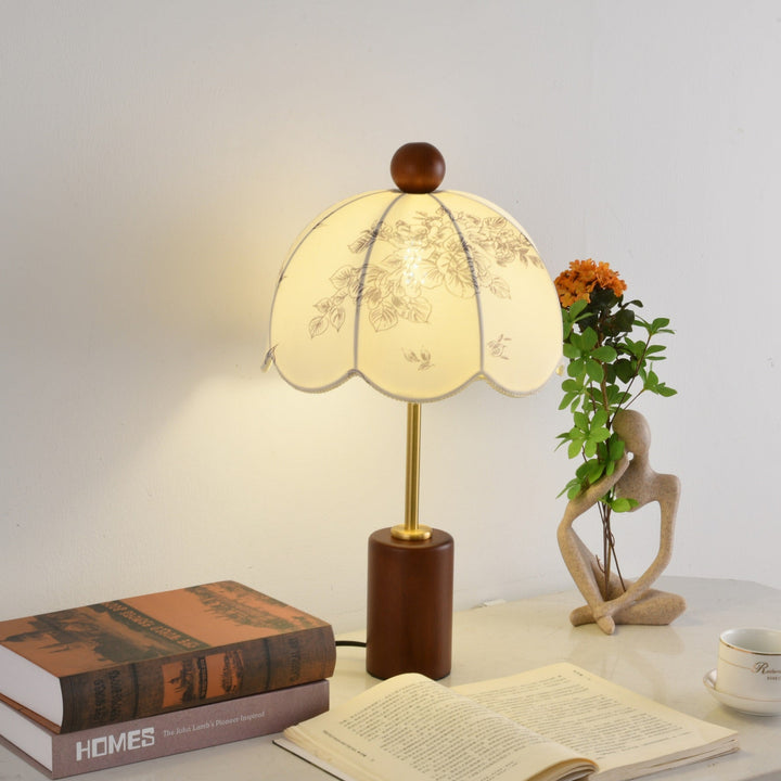 Roselle Vintage Table Lamp - Vakkerlight