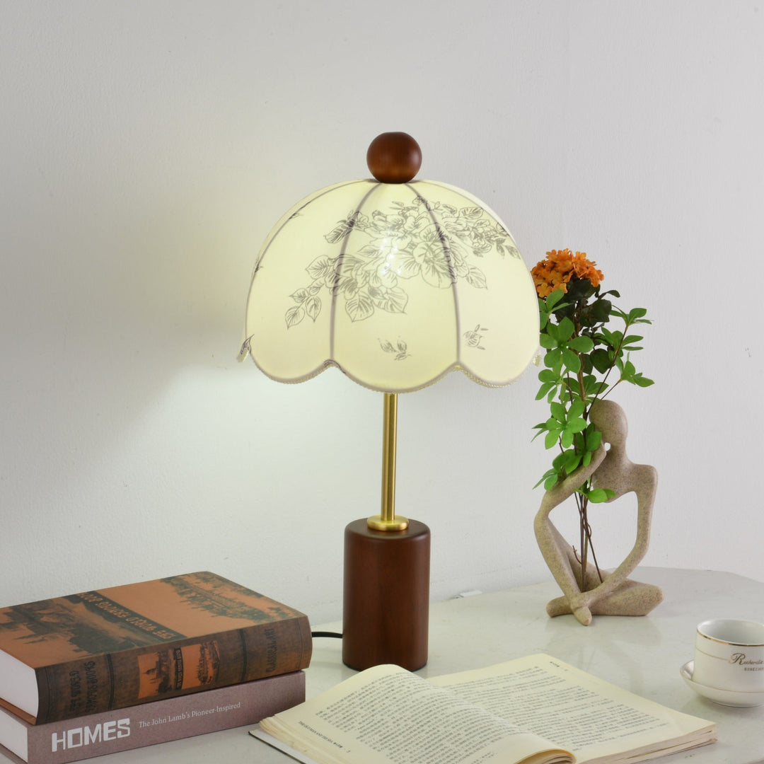 Roselle Vintage Table Lamp - Vakkerlight