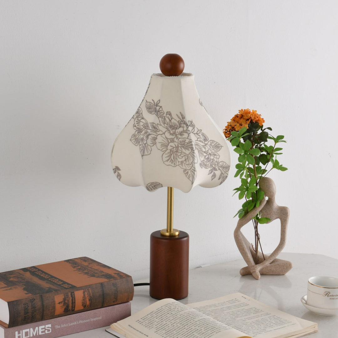 Roselle Vintage Table Lamp - Vakkerlight