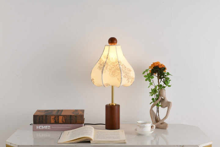 Roselle Vintage Table Lamp - Vakkerlight