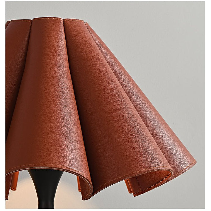 Saddle Stitch Table Lamp - Vakkerlight