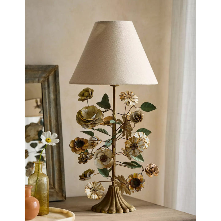 Sculpted Metal Floral Table Lamp - Vakkerlight