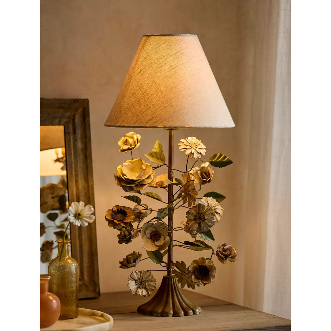 Sculpted Metal Floral Table Lamp - Vakkerlight