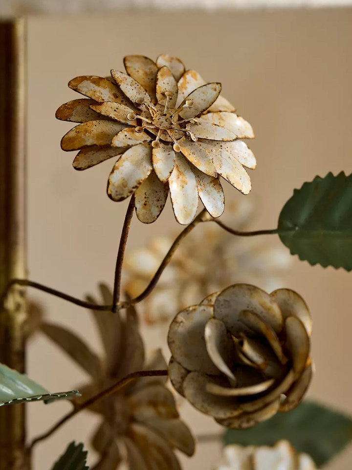 Sculpted Metal Floral Table Lamp - Vakkerlight