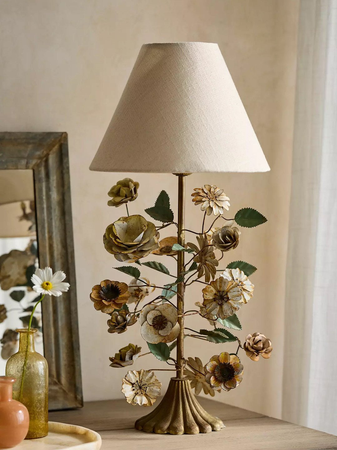 Sculpted Metal Floral Table Lamp - Vakkerlight