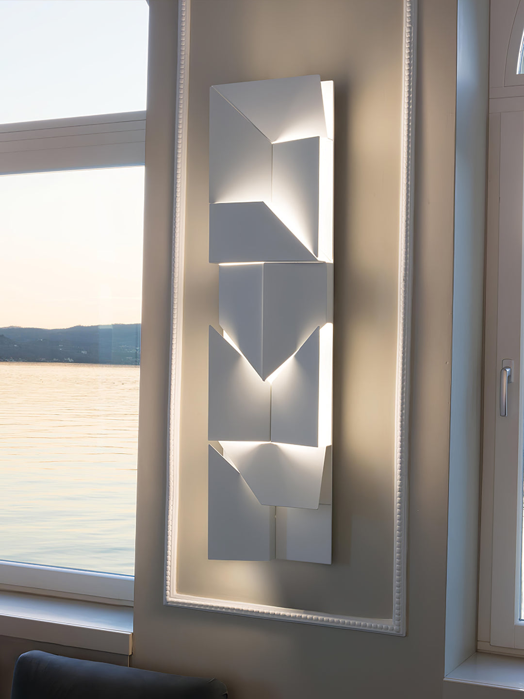 Schatten Grand Sconce