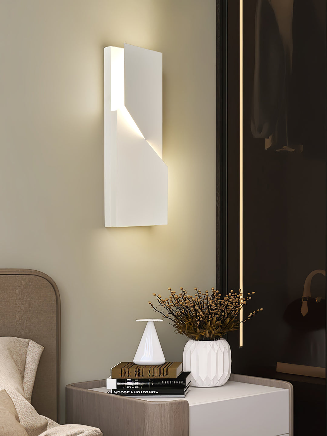 Schatten Grand Sconce