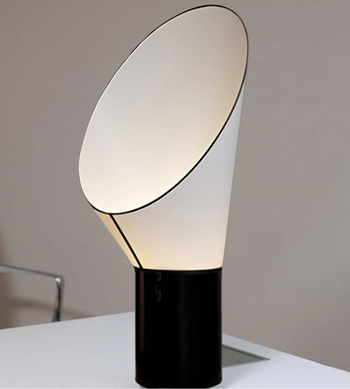 Artful Outline Table Lamp - Vakkerlight