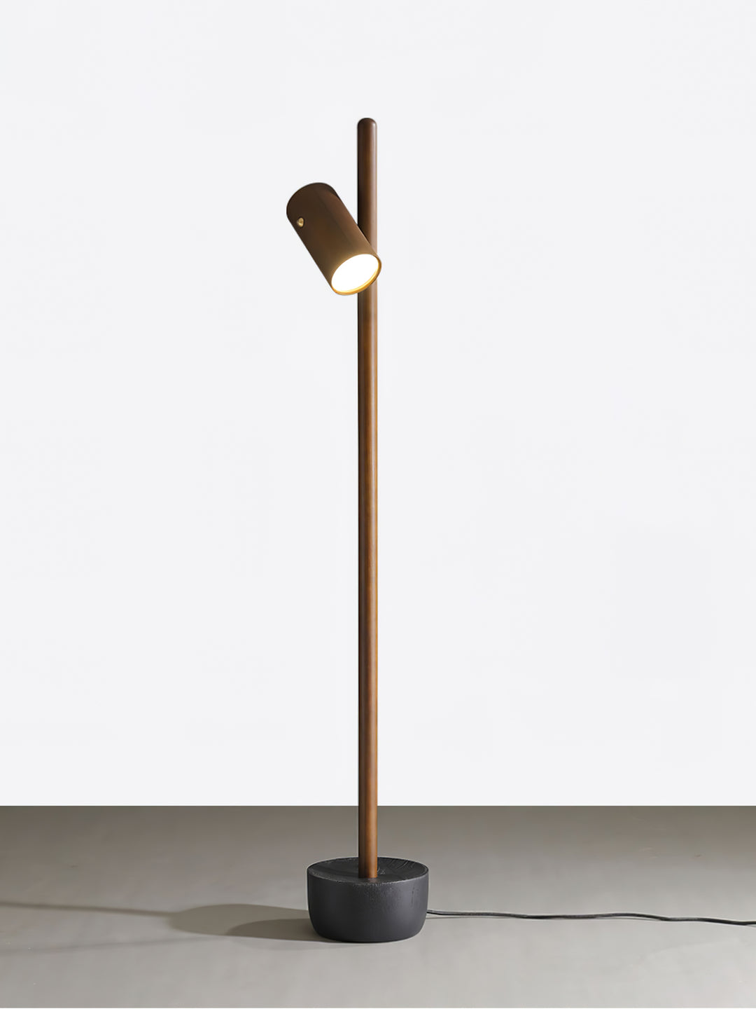 Spotlight Wood Floor Lamp - Vakkerlight