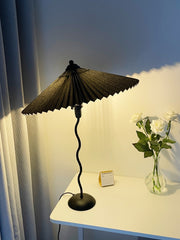 Lámpara de mesa ondulada