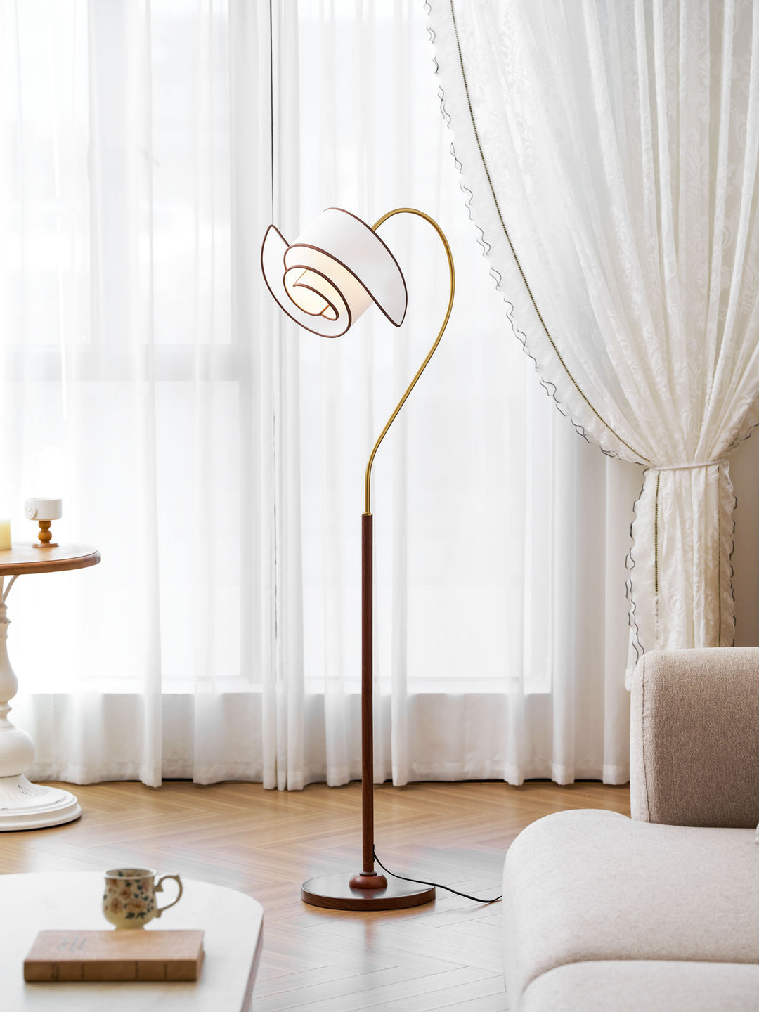 Stelmo Curved Neck Floor Lamp - Vakkerlight