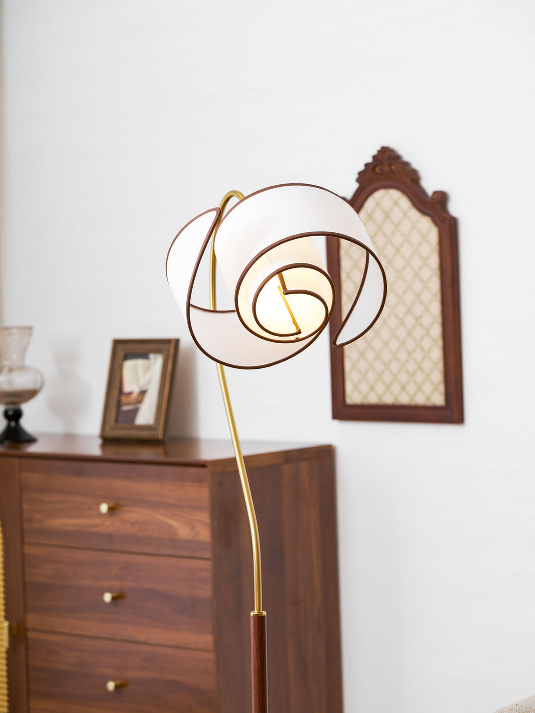 Stelmo Curved Neck Floor Lamp - Vakkerlight