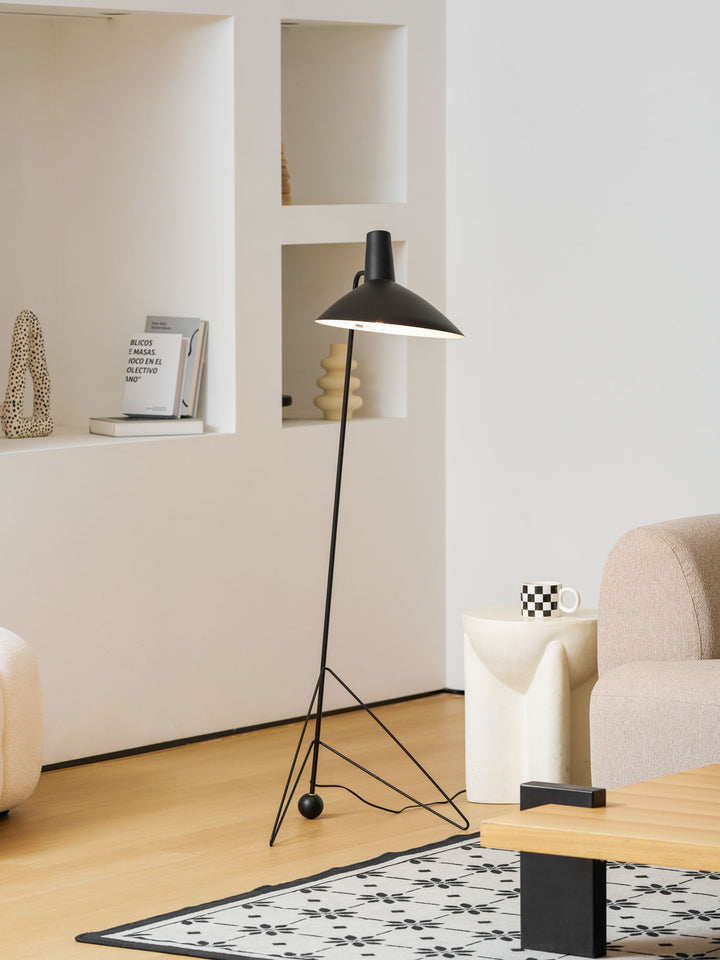 Svelte Noir Floor Lamp - Vakkerlight