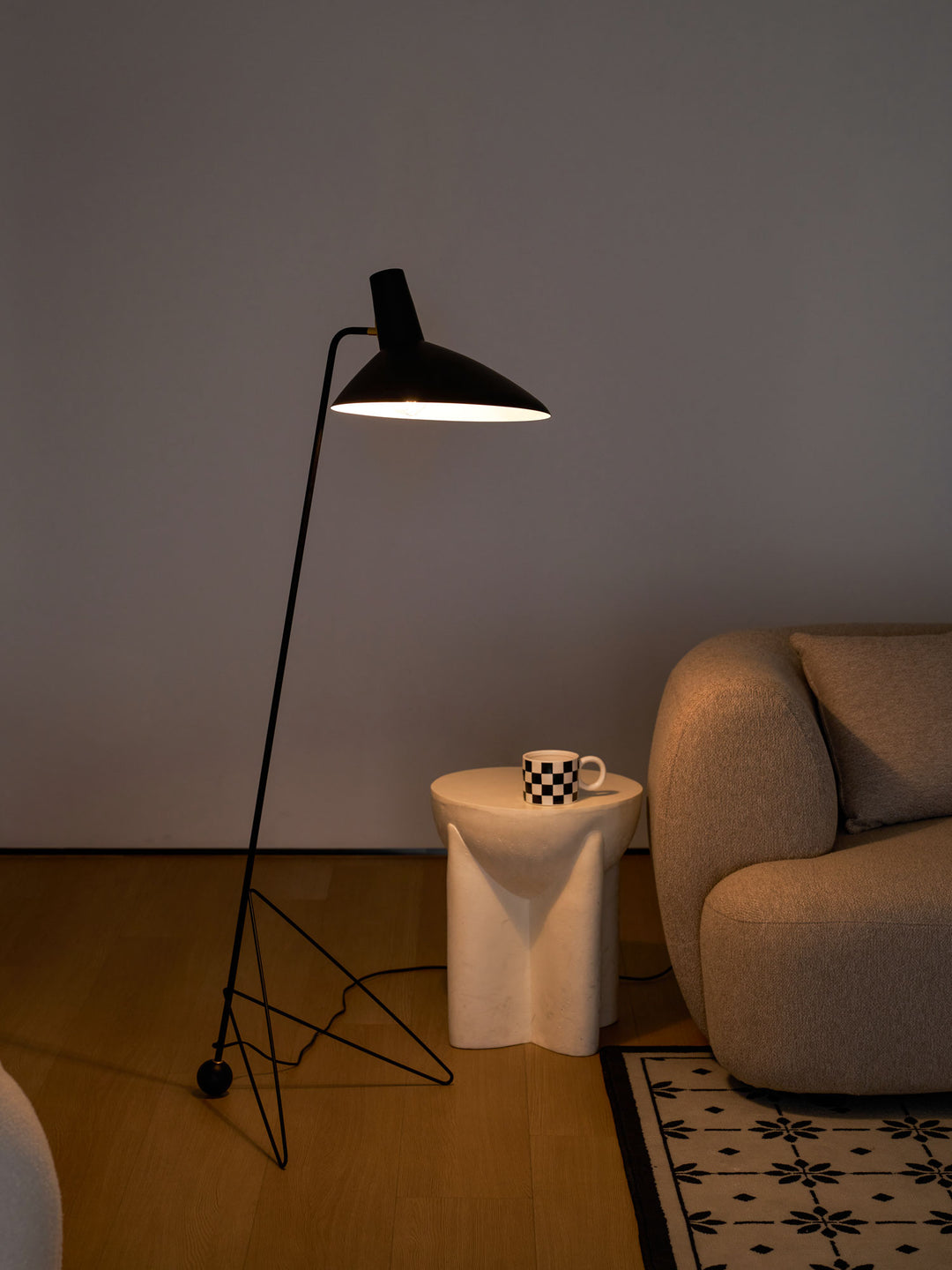 Svelte Noir Floor Lamp - Vakkerlight