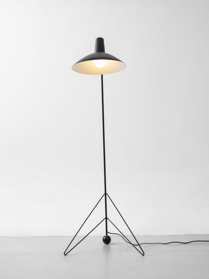 Svelte Noir Floor Lamp - Vakkerlight