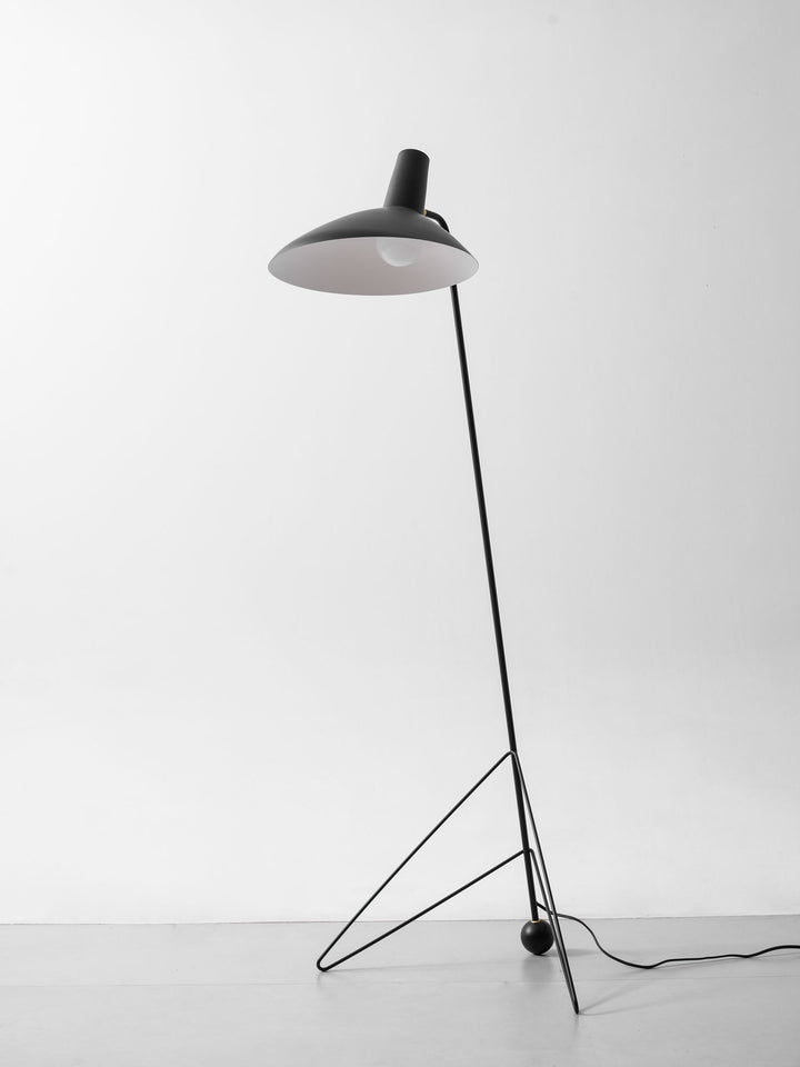 Svelte Noir Floor Lamp - Vakkerlight