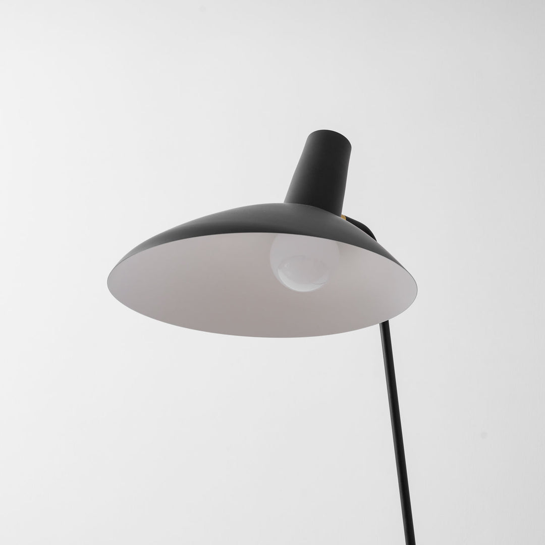 Svelte Noir Floor Lamp - Vakkerlight