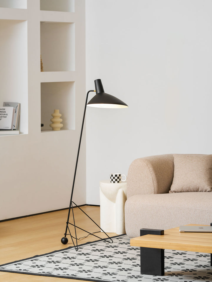 Svelte Noir Floor Lamp - Vakkerlight