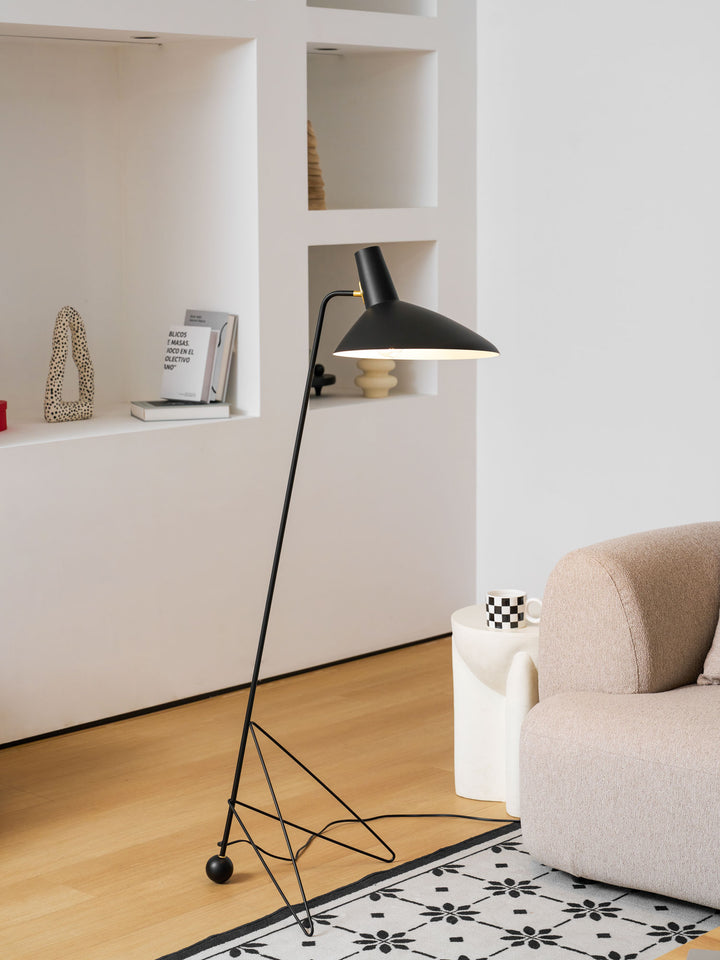 Svelte Noir Floor Lamp - Vakkerlight