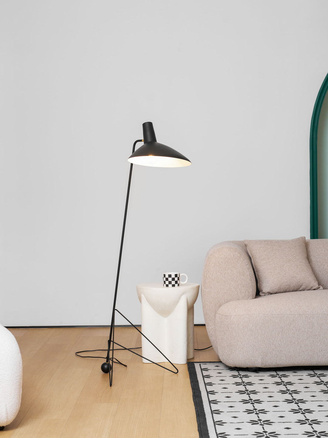 Svelte Noir Floor Lamp - Vakkerlight