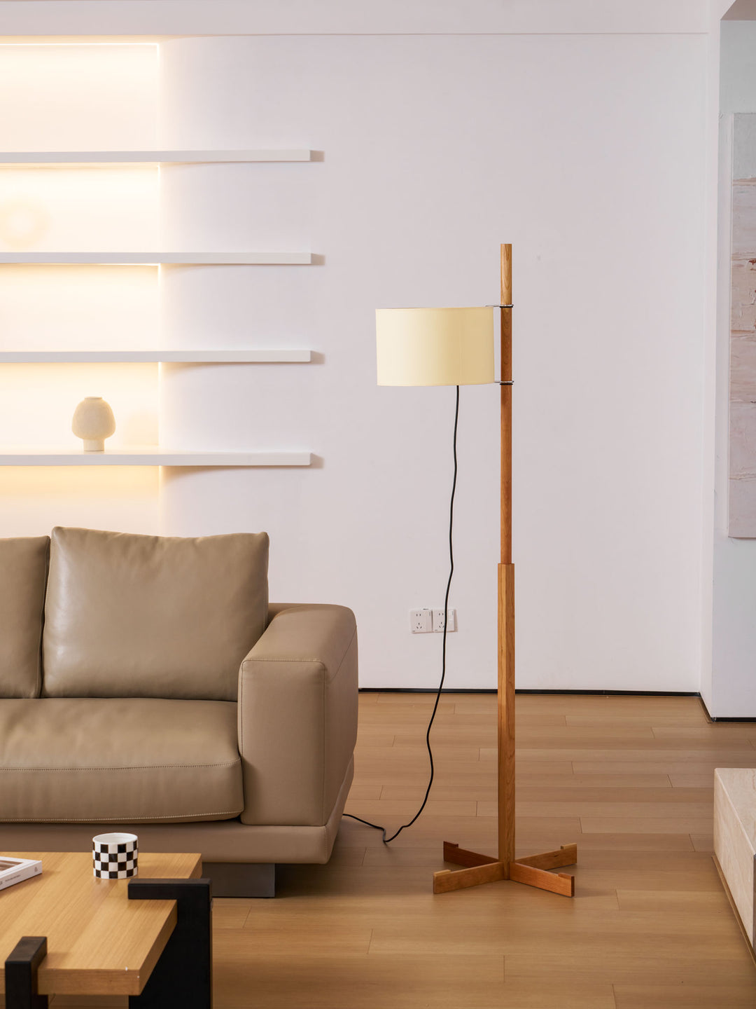 Svelte Silhouette Floor Lamp - Vakkerlight