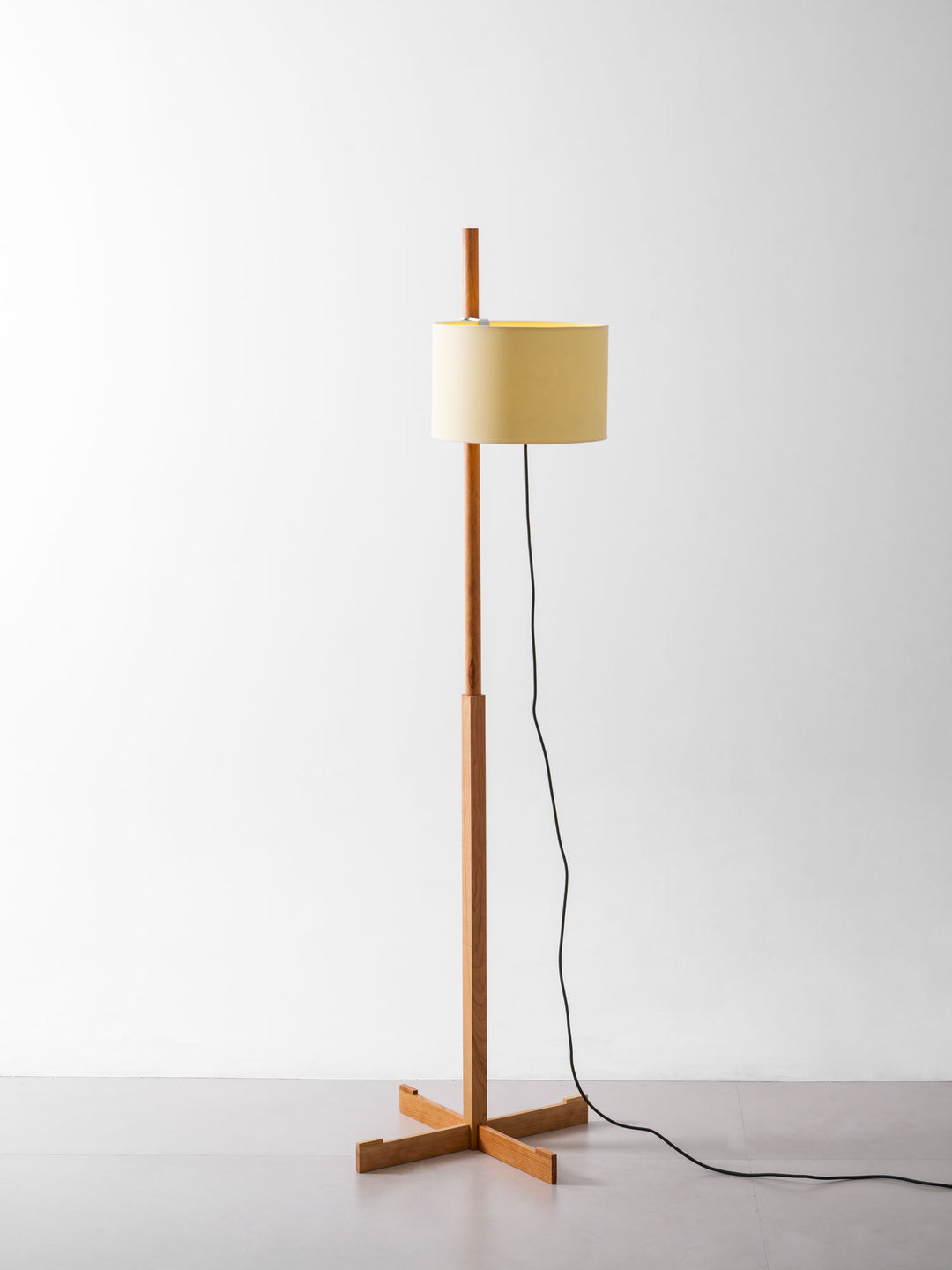 Svelte Silhouette Floor Lamp - Vakkerlight