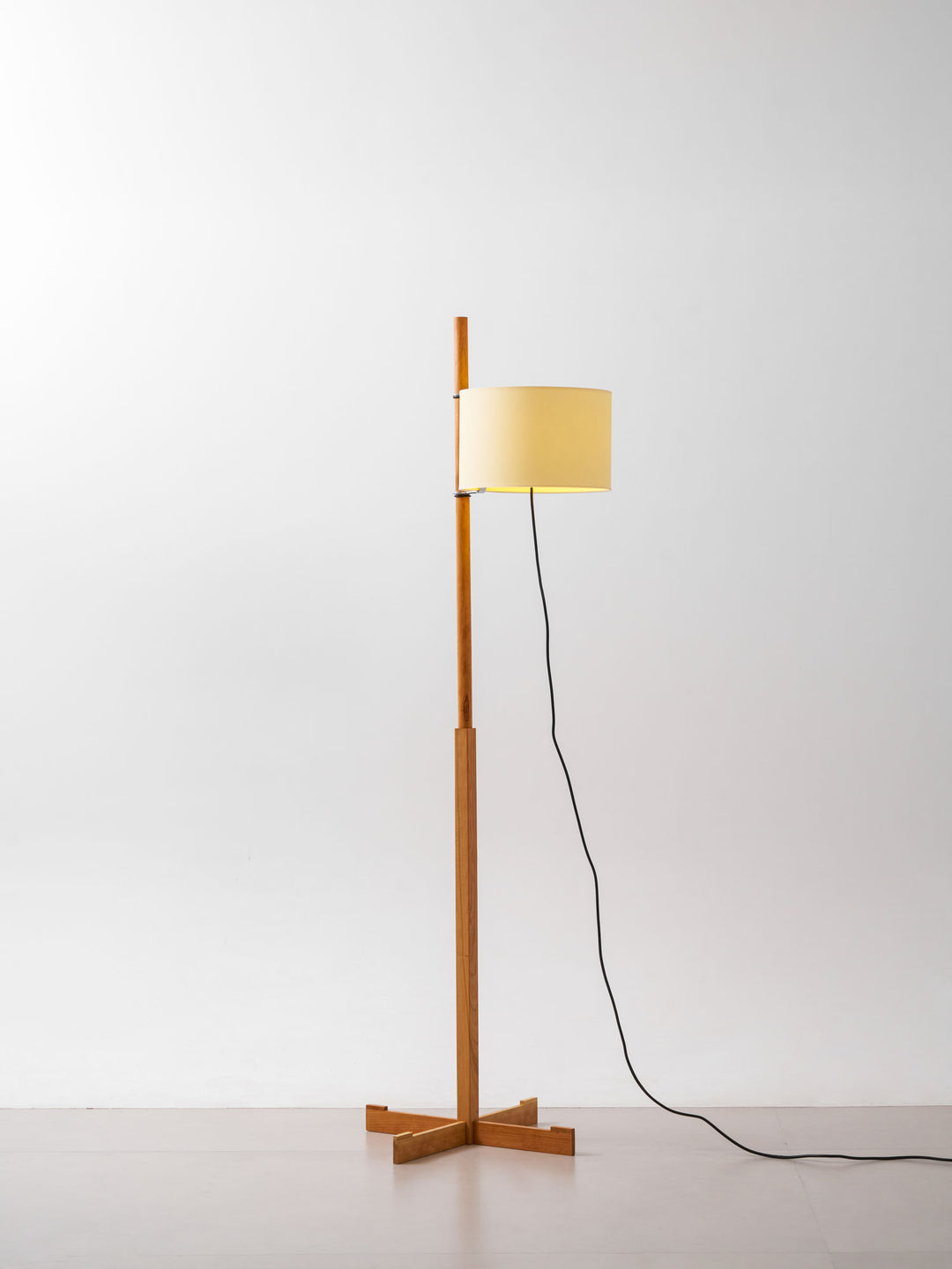 Svelte Silhouette Floor Lamp - Vakkerlight