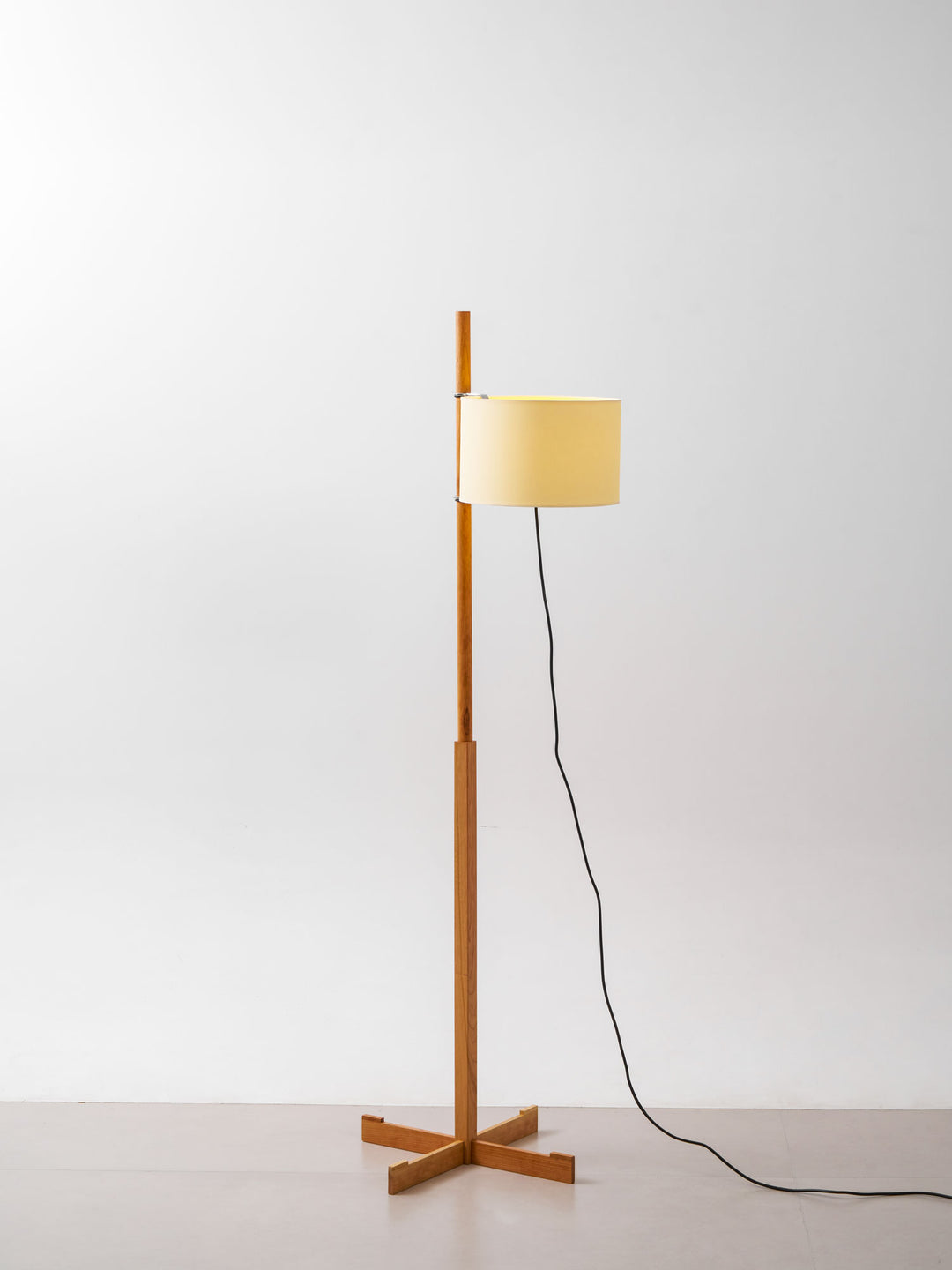 Svelte Silhouette Floor Lamp - Vakkerlight