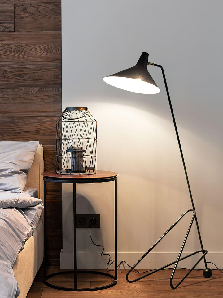 Svelte Noir Floor Lamp - Vakkerlight