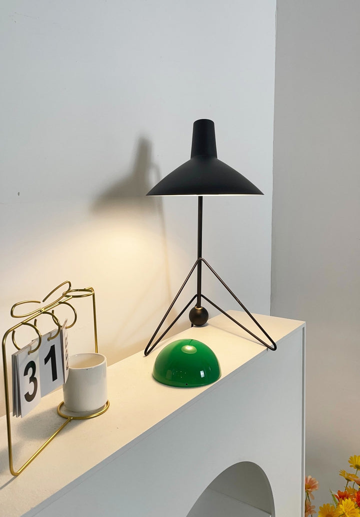 Svelte Noir Table Lamp - Vakkerlight