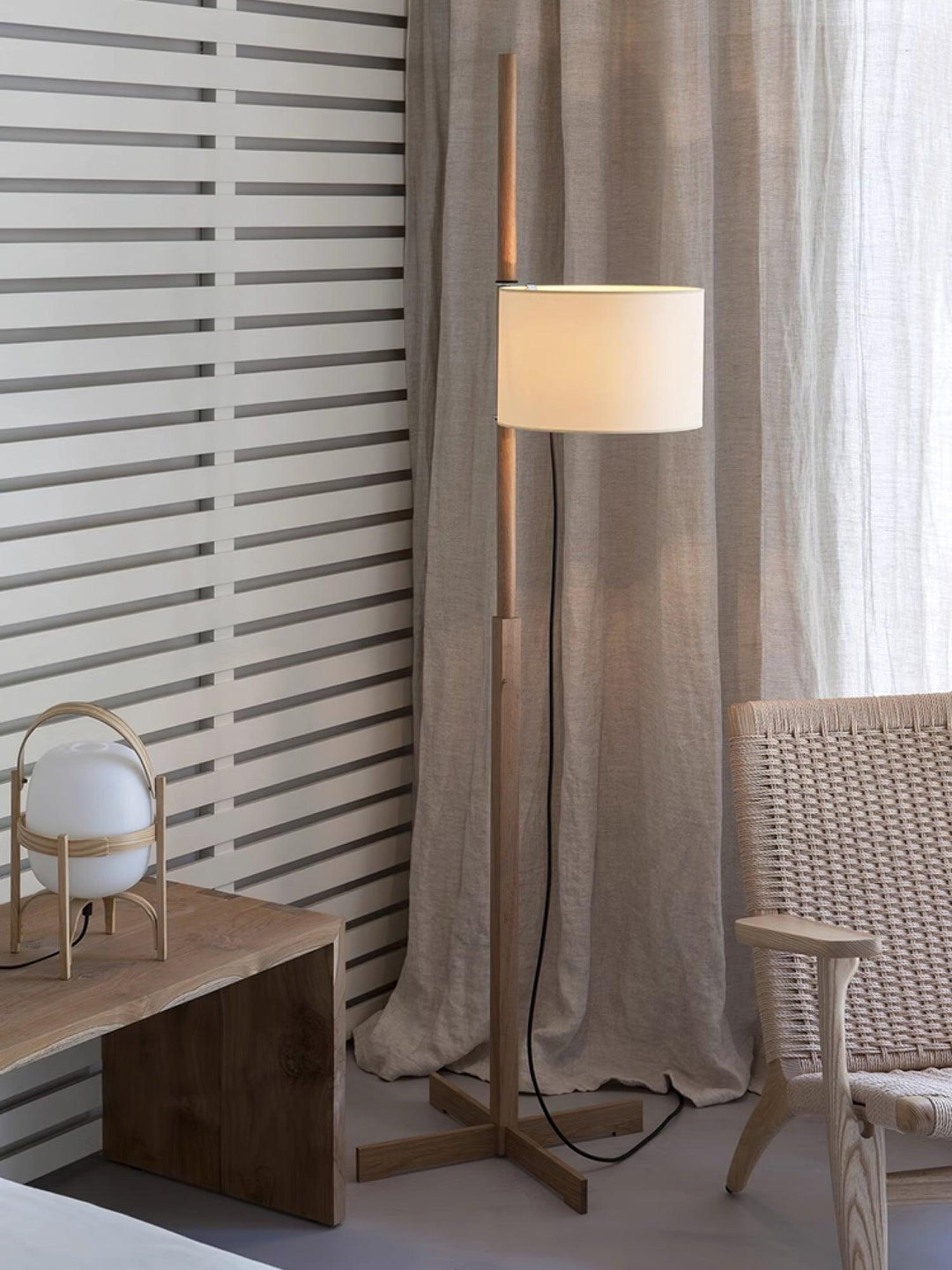 Svelte Silhouette Floor Lamp - Vakkerlight