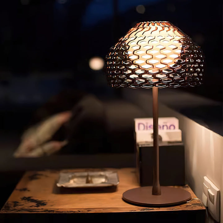 Armadillo Table Lamp - Vakkerlight