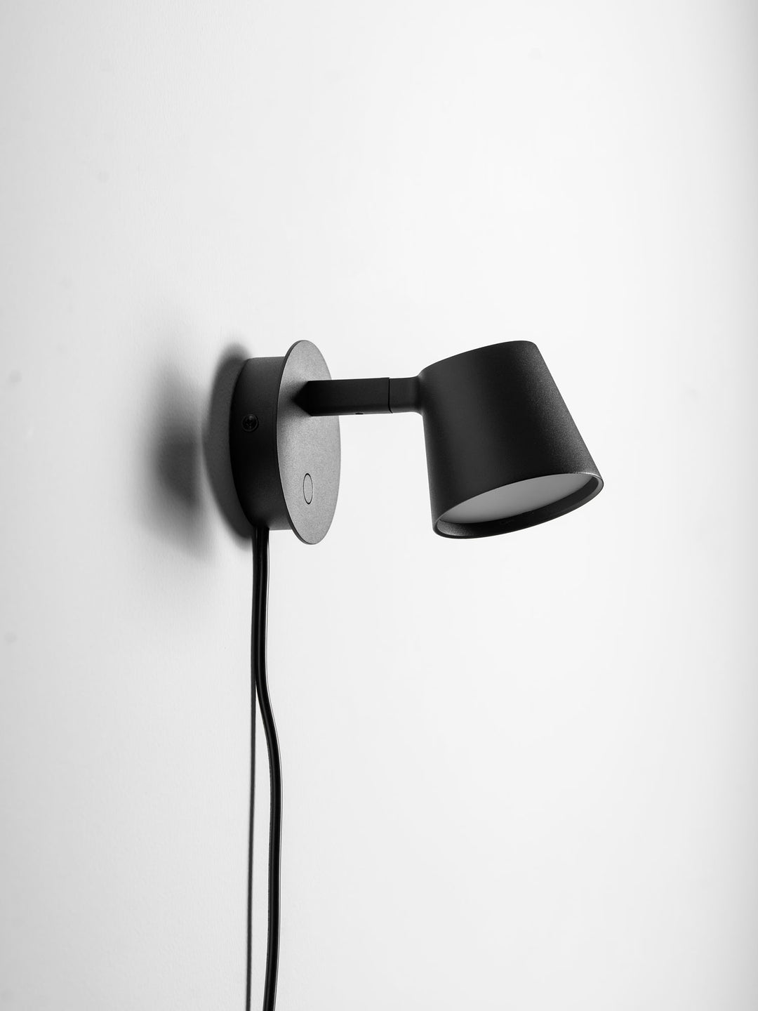 Tip Plug - In Wall Lamp - Vakkerlight