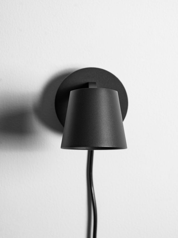 Tip Plug - In Wall Lamp - Vakkerlight