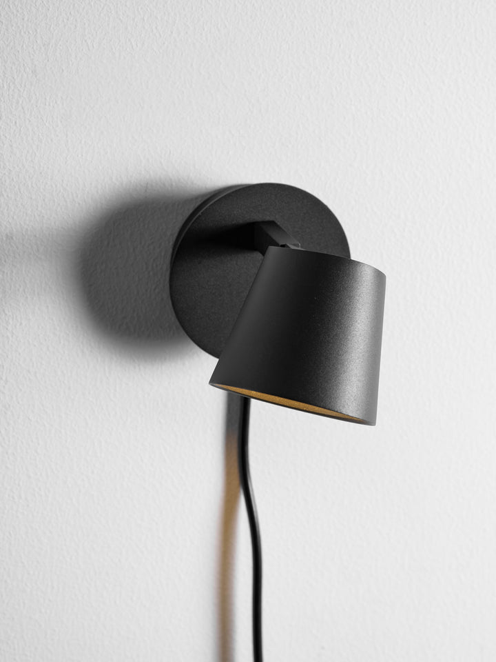 Tip Plug - In Wall Lamp - Vakkerlight