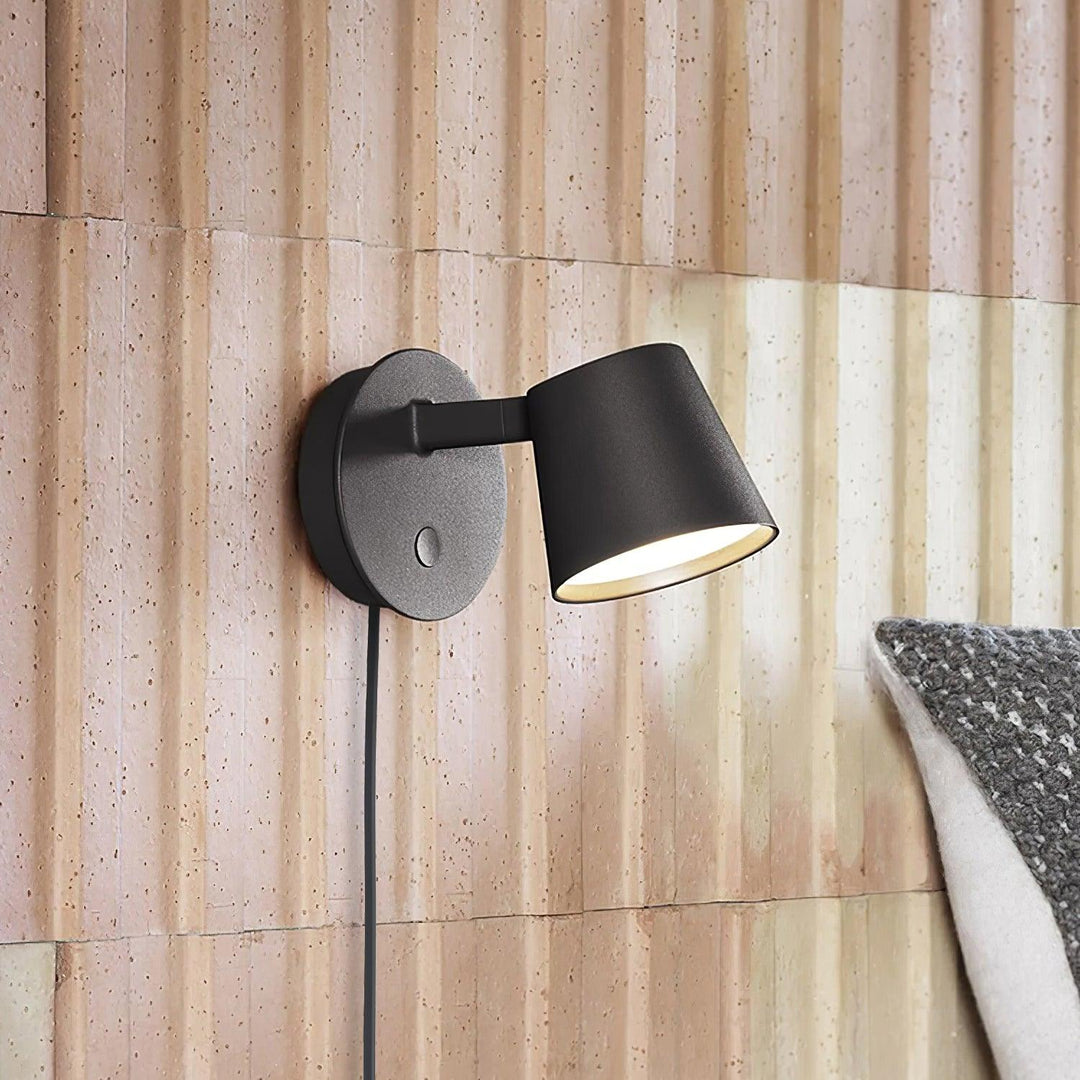 Tip Plug - In Wall Lamp - Vakkerlight