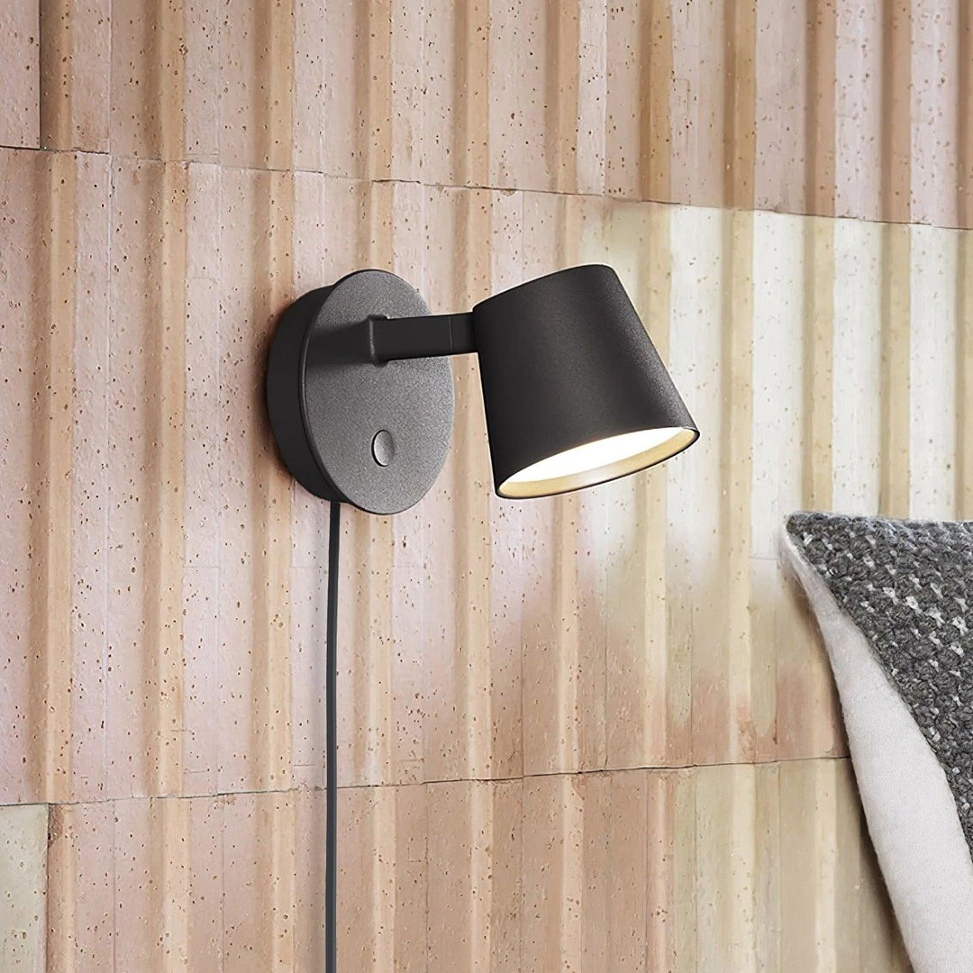 Tip Plug - In Wall Lamp - Vakkerlight