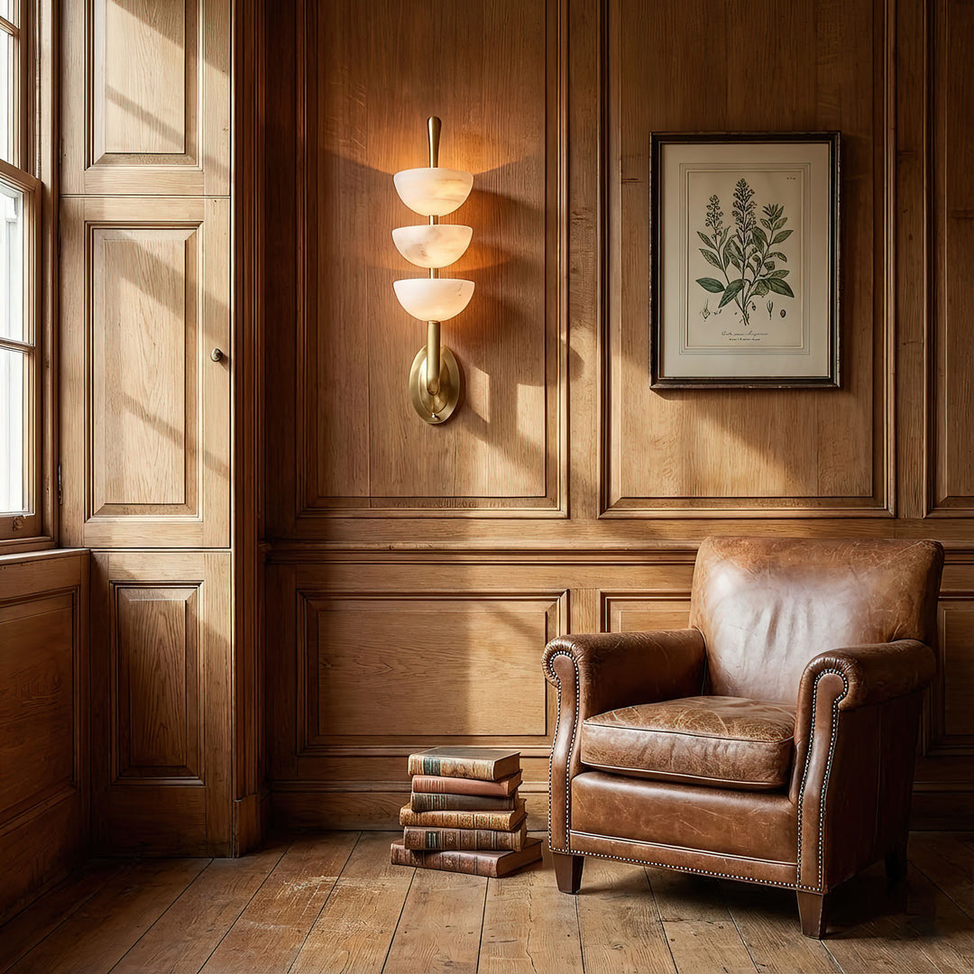 Drievoudige albasten wandlamp