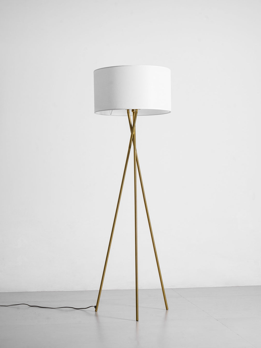 Tripod Grace Floor Lamp - Vakkerlight