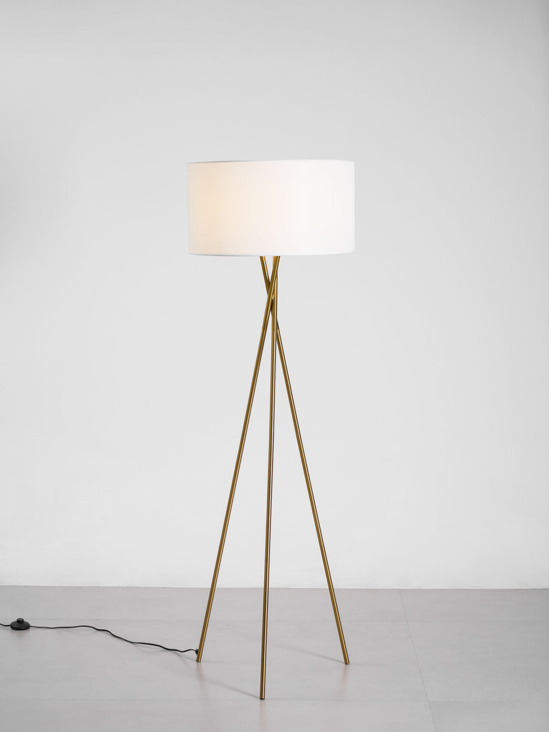 Tripod Grace Floor Lamp - Vakkerlight