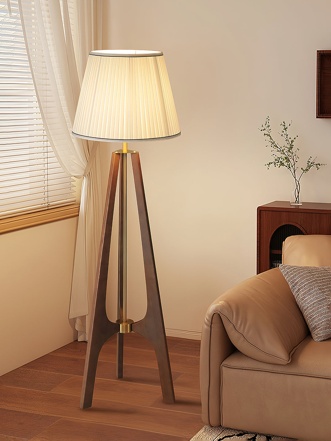 Trivelle Tripod Floor Lamp - Vakkerlight